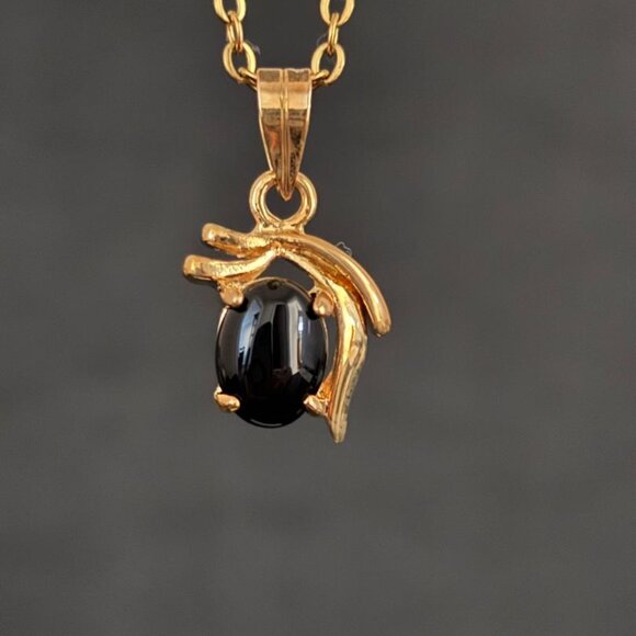 Vintage ONYX Pendant Necklace, Dolphin Ore 18K Gold Electroplate - Picture 4 of 5